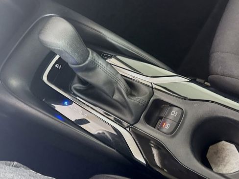 Used 2020 Toyota Corolla LE FWD image 19