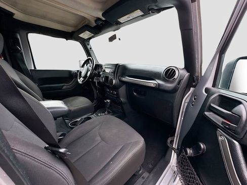 Used 2018 Jeep Wrangler Unlimited Sport w/ Connectivity Group AWD/4WD image 28