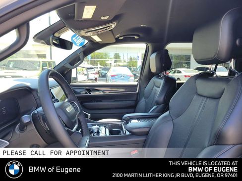 Used 2022 Jeep Wagoneer Series III AWD/4WD image 24
