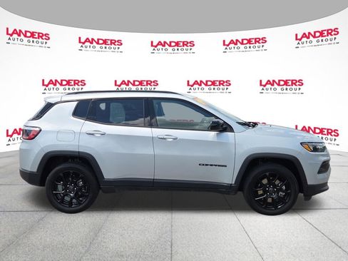 Used 2026 Jeep Compass Latitude AWD/4WD image 2