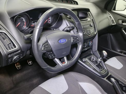 Used 2017 Ford Focus ST image 25