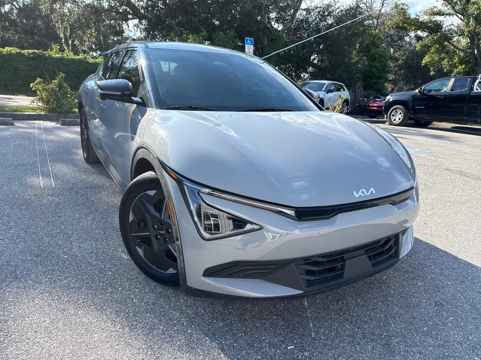 Used 2025 Kia EV6 Light w/ Light LR Technology Package RWD image 4