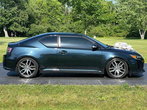Used 2015 Scion tC FWD image 4