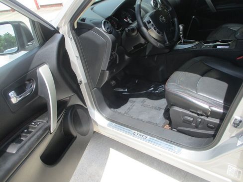 Used 2012 Nissan Rogue SL AWD/4WD image 9