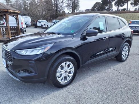 Used 2025 Ford Escape Active w/ Cold Weather Package image 9