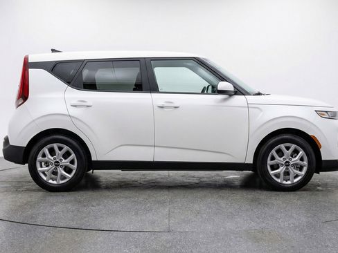 Used 2025 Kia Soul LX w/ LX Technology Package image 11