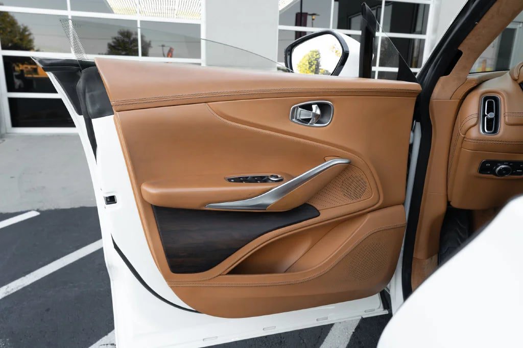 Used 2022 Aston Martin DBX AWD/4WD image 27