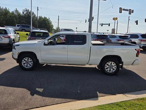 Used 2024 Nissan Frontier SV w/ Technology Package AWD/4WD image 4
