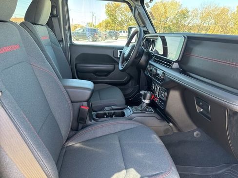 Used 2024 Jeep Wrangler Unlimited Rubicon image 17