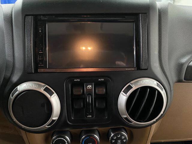 Used 2011 Jeep Wrangler Unlimited Sahara AWD/4WD image 23