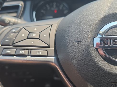 Used 2021 Nissan Rogue Sport SV AWD/4WD image 24