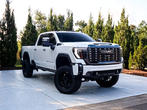 Used 2024 GMC Sierra 2500 Denali Ultimate AWD/4WD image 2