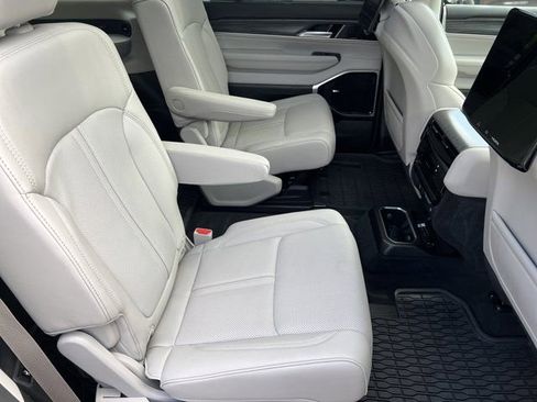 Used 2024 Jeep Wagoneer Series III w/ Premium Group I image 21