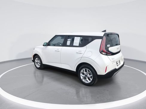 Certified 2025 Kia Soul LX w/ LX Technology Package FWD image 6
