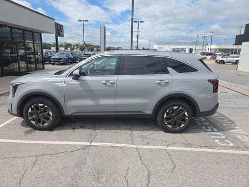 Certified 2025 Kia Sorento S w/ Panoramic Sunroof Package AWD/4WD image 6