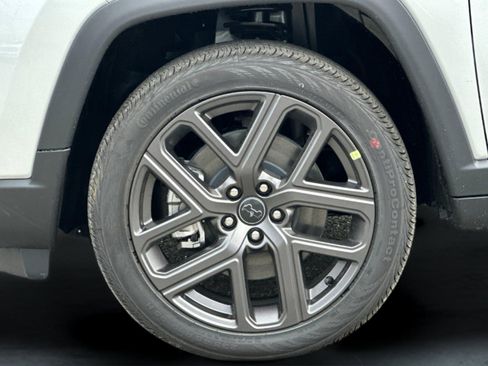 New 2026 Jeep Compass Latitude image 24