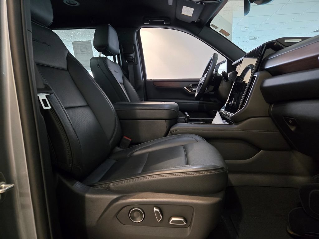 Used 2025 GMC Yukon Denali AWD/4WD image 6
