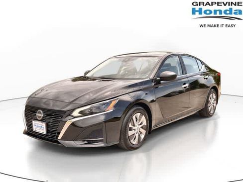 Used 2024 Nissan Altima 2.5 S FWD image 1