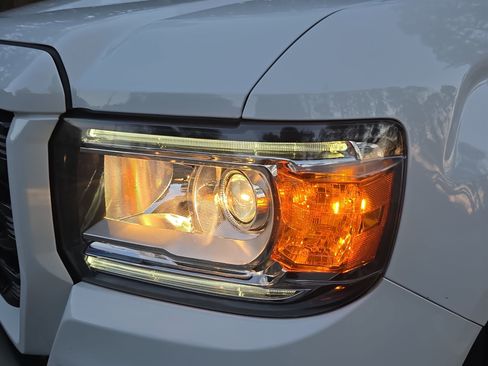 Used 2021 GMC Canyon Elevation image 31