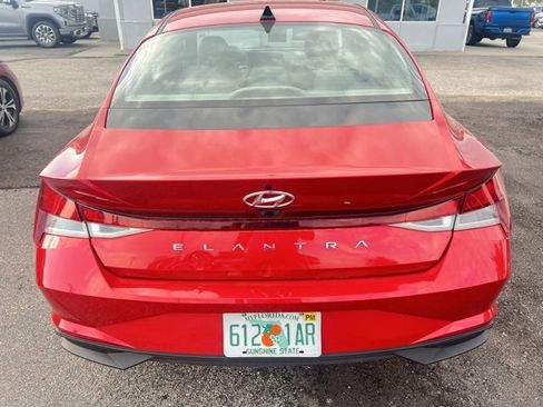 Used 2021 Hyundai Elantra SEL w/ Convenience Package image 3