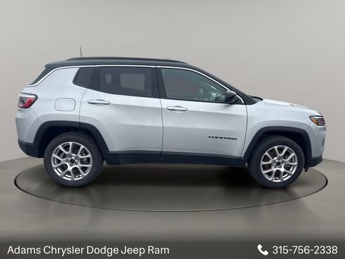 Used 2025 Jeep Compass Limited AWD/4WD image 6