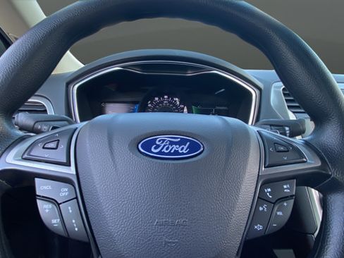 Used 2020 Ford Fusion SE AWD/4WD image 15