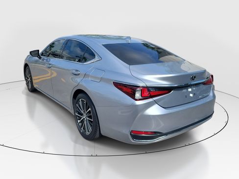 Certified 2023 Lexus ES 250 w/ Premium Package AWD/4WD image 4