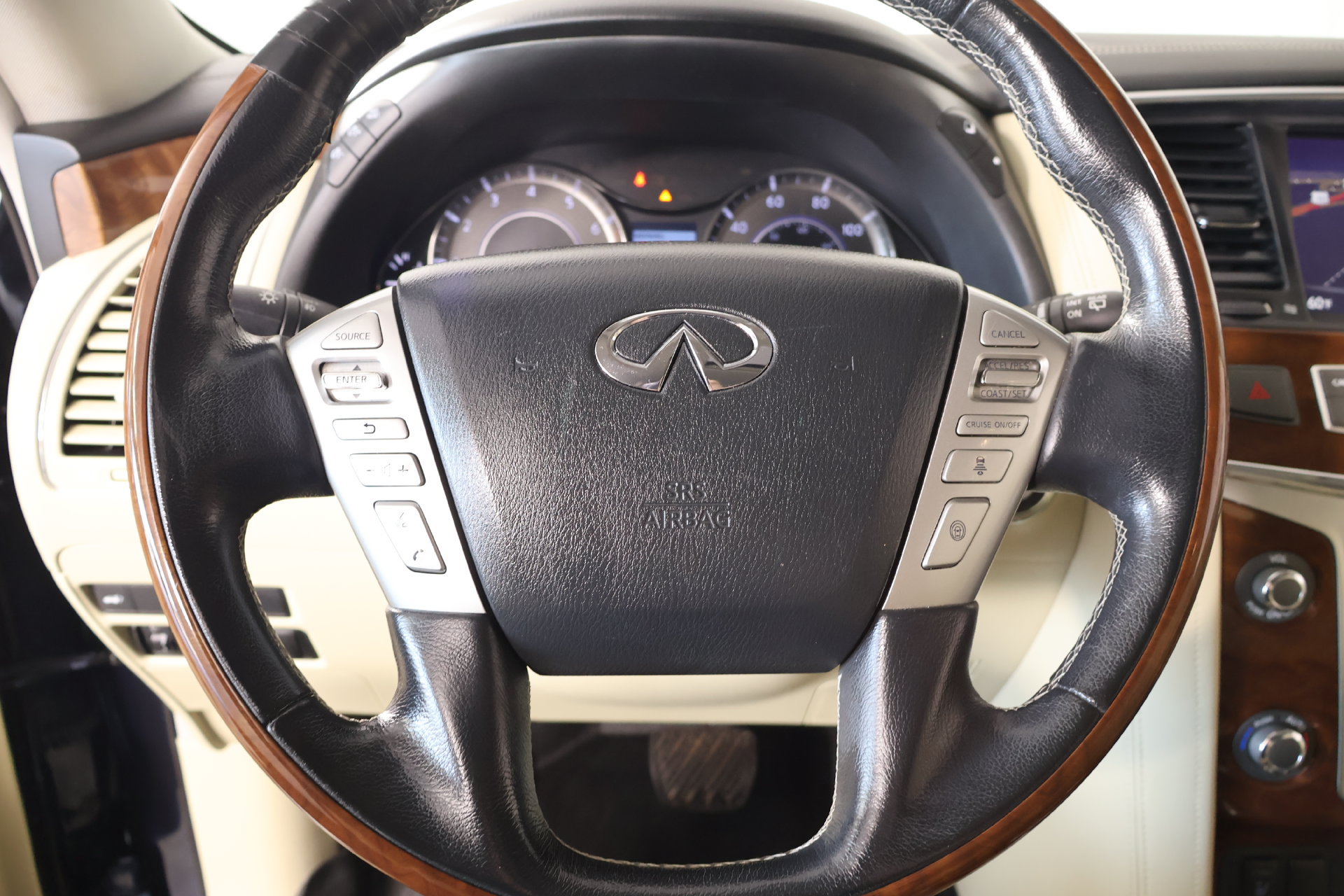 Used 2019 INFINITI QX80 Luxe w/ 22" Wheel Package AWD/4WD image 3