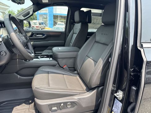 New 2026 GMC Yukon XL Denali w/ Denali Reserve Package AWD/4WD image 12