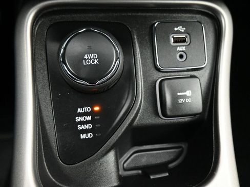 Used 2018 Jeep Compass Latitude w/ Safe & Security Group image 12