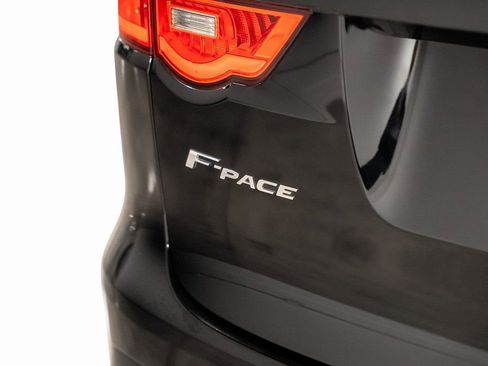 Used 2020 Jaguar F-PACE Premium image 22