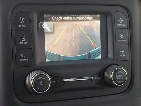 Used 2024 RAM 2500 Tradesman w/ Chrome Appearance Group image 17