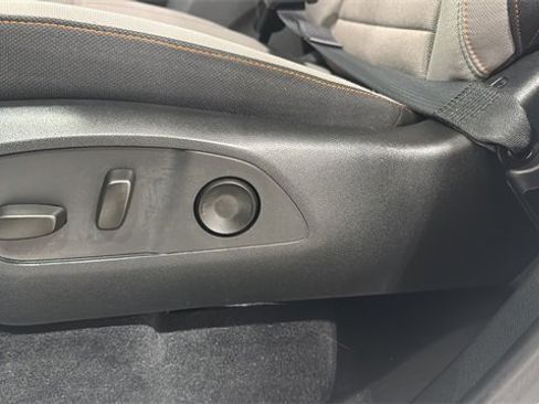 Used 2025 Chevrolet Traverse LT image 16