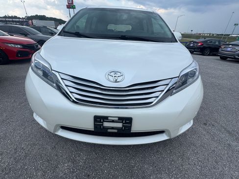 Used 2015 Toyota Sienna Limited FWD image 3