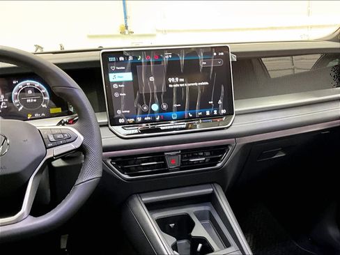 New 2026 Volkswagen Tiguan SE R-Line image 9