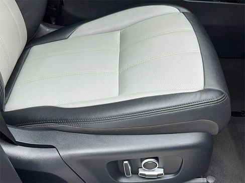 Used 2021 Land Rover Range Rover Evoque R-Dynamic SE image 45