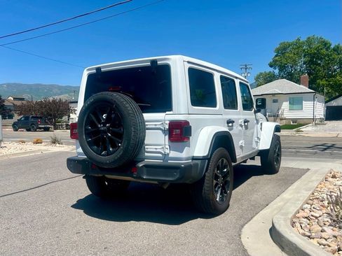 Used 2025 Jeep Wrangler Unlimited Sahara w/ Safety Group AWD/4WD image 5