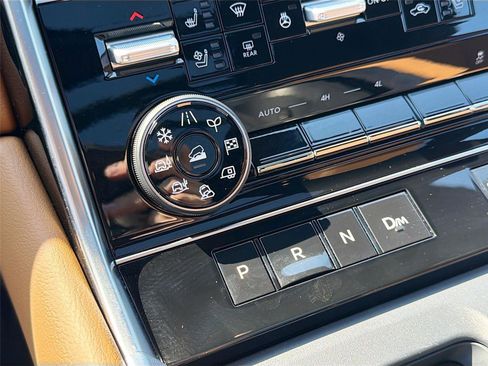 Used 2025 Nissan Armada Platinum Reserve image 19