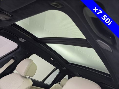 Used 2022 BMW X7 M50i w/ Dynamic Handling Package image 11