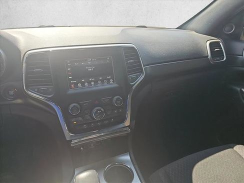 Used 2018 Jeep Grand Cherokee Laredo image 16