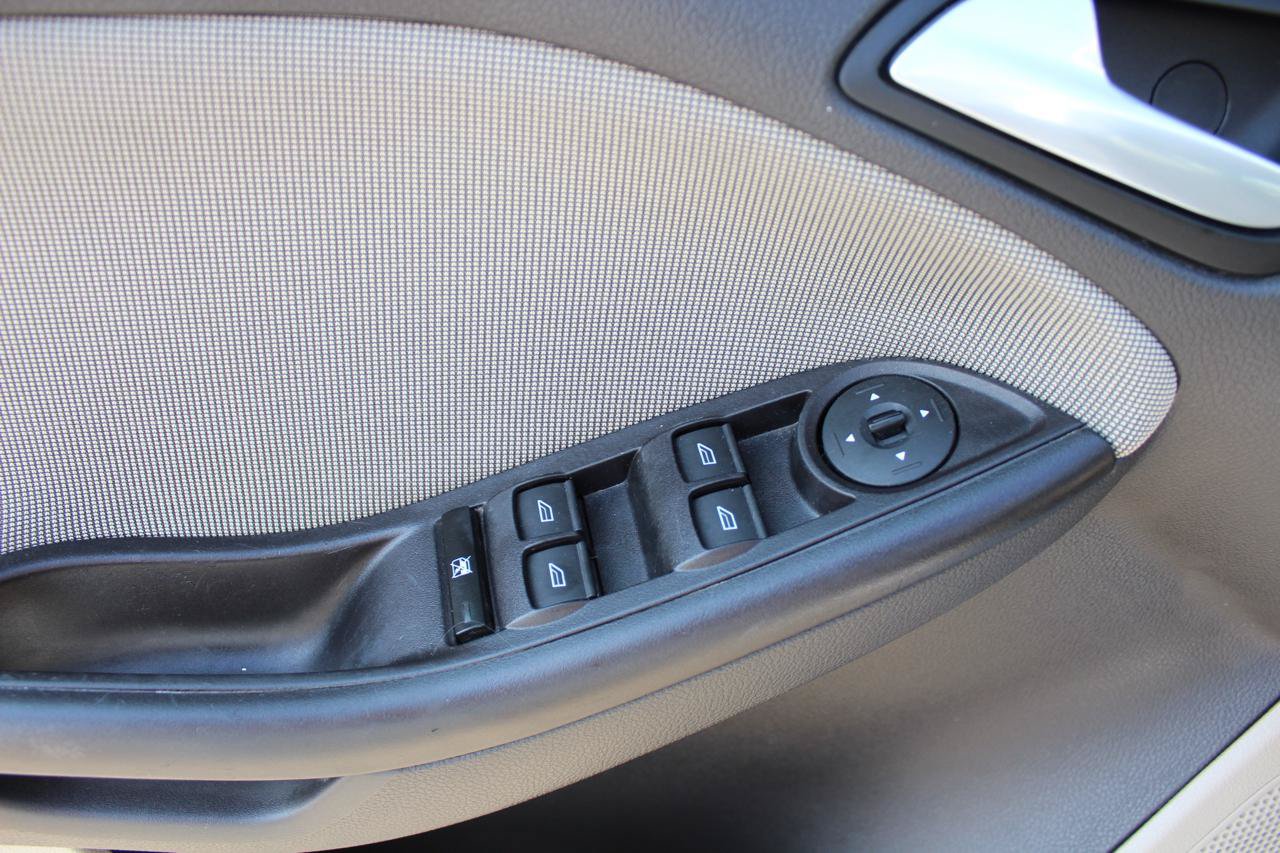 Used 2012 Ford Focus SE FWD image 45