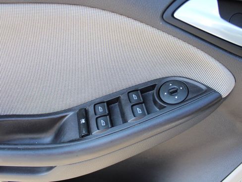 Used 2012 Ford Focus SE FWD image 45
