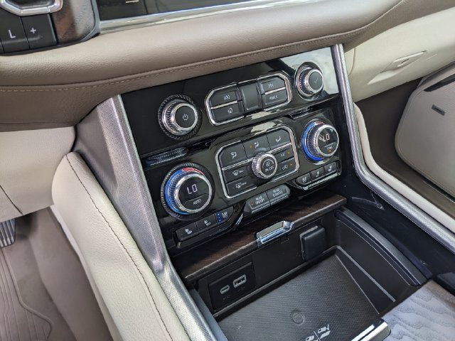 Used 2023 GMC Yukon XL Denali RWD image 28