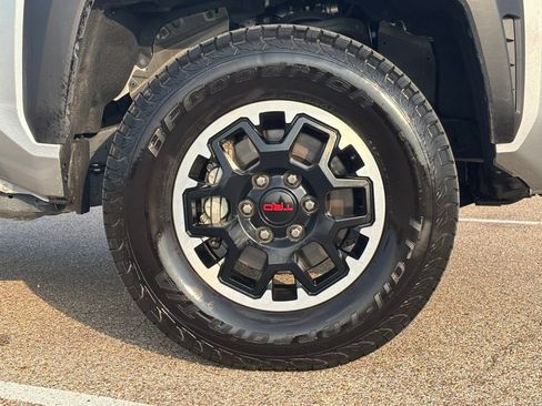 Used 2025 Toyota Tacoma TRD Off-Road image 8