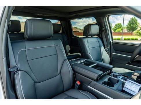 Used 2026 Toyota Tundra Limited AWD/4WD image 17