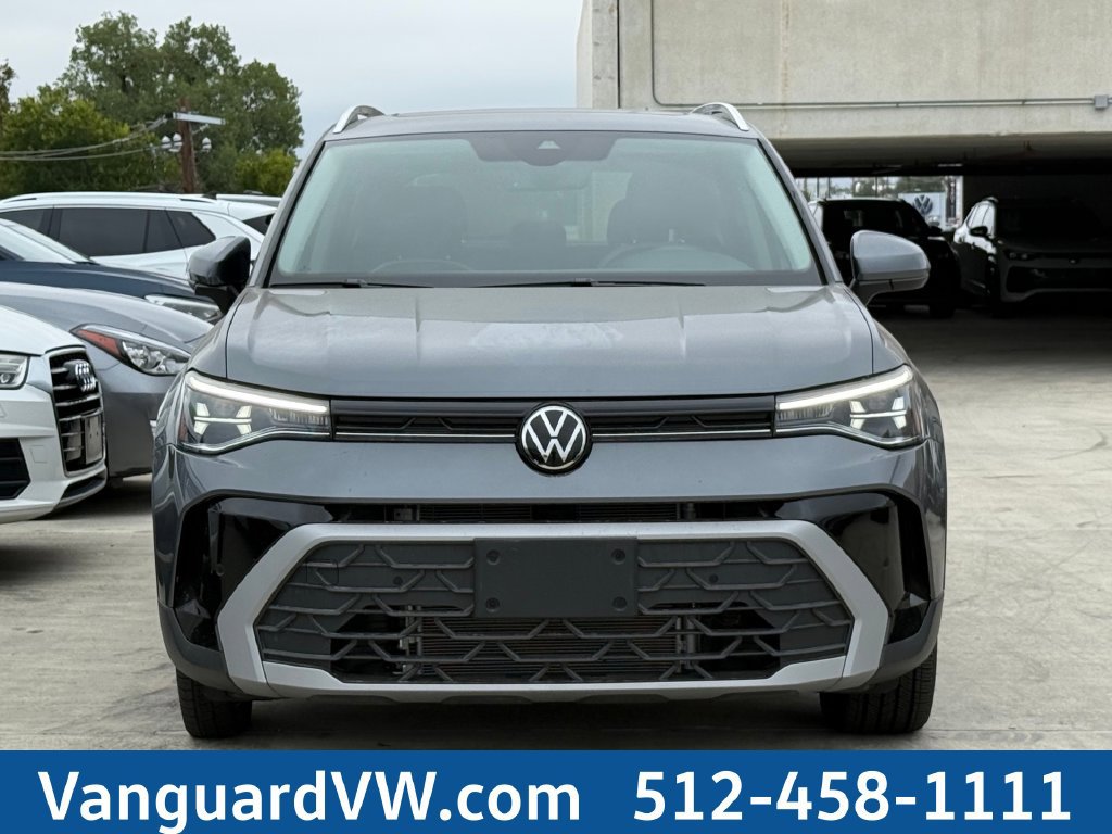 Used 2025 Volkswagen Taos SE FWD image 5
