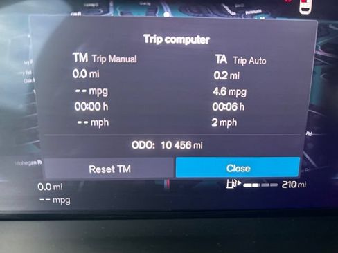 Certified 2025 Volvo XC40 B5 Plus AWD/4WD image 25