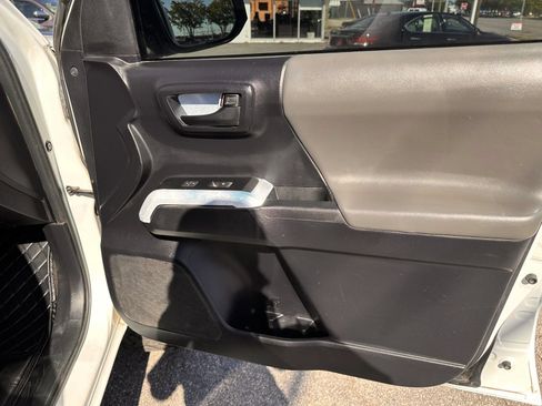 Used 2020 Toyota Tacoma SR RWD image 19