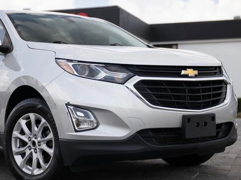 Used 2019 Chevrolet Equinox LS w/ LS Convenience Package AWD/4WD image 3