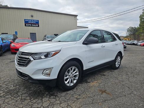 Used 2019 Chevrolet Equinox LS image 2